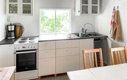 Stigtomta House | Nice Home In Stigtomta With Lake View