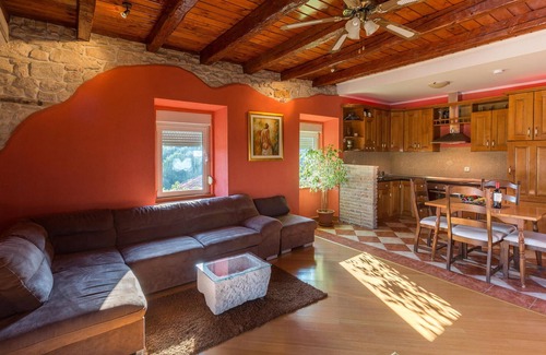 Sutomiscica House | Nice home in Ugljan with WiFi