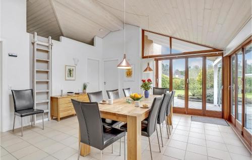Bøtø By House | Nice Home In Væggerløse With Sauna