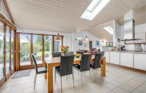 Bøtø By House | Nice Home In Væggerløse With Sauna