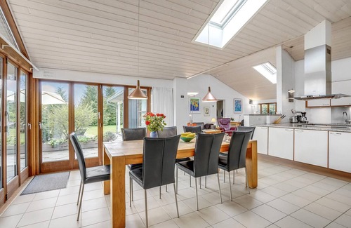 Bøtø By House | Nice home in Væggerløse with sauna