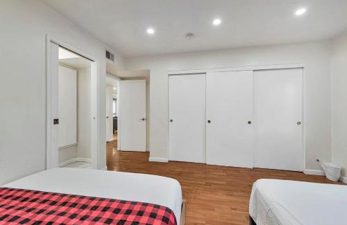 Leyva House | Nice House 4 bedrooms 2 baths, free Wi-Fi, Parking, Washer