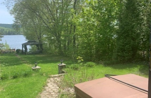 Lac-Sergent House | Nice house directly on the lake. Must be rented 31 days or more.