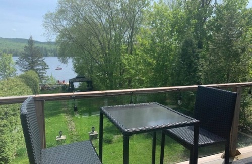 Lac-Sergent House | Nice house directly on the lake. Must be rented 31 days or more.