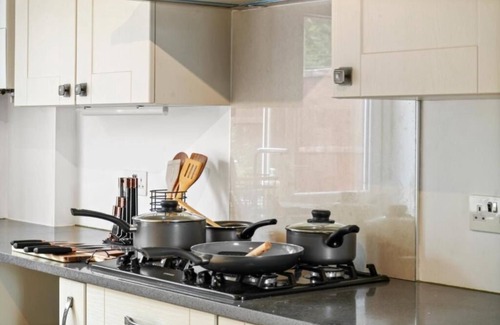 Wandle Valley House | Nice House & Free Parking Close to Morden & Sutton