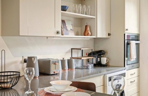 Wandle Valley House | Nice House & Free Parking Close to Morden & Sutton