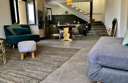 Monte House | Nice house with pool near a village