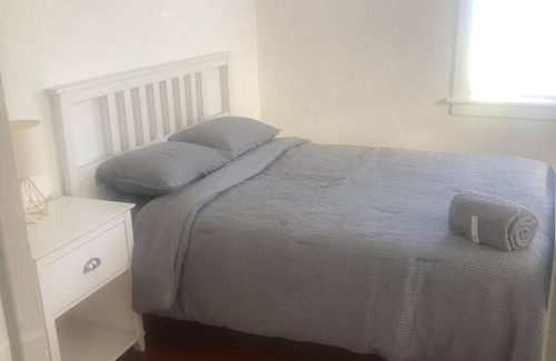 Redwood Heights House | Nice house with WiFi in charming Oakland