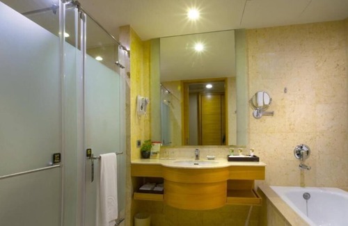 East District Hotel | Nice Prince Hotel