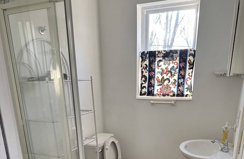 Mapleton/Fall Creek Cottage | Nice quiet 1 bedroom Queen bed Carriage House in historic neighborhood.