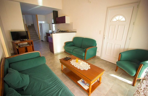 Les Amarats House | Nice quiet house classified 3* in Narbonne with private overflowing pool