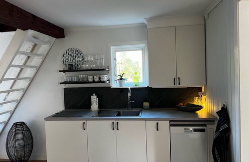 Lappe Ski Chalet | Nice red cottage near the lake Hjälmaren and Vingåker | SE11019