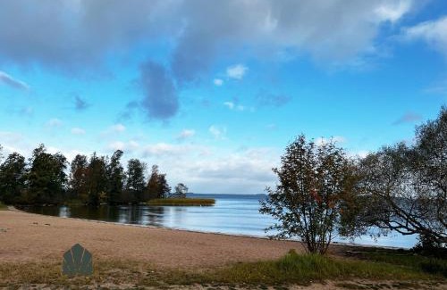 Lappe House | Nice red cottage near the lake Hjalmaren and Vingaker