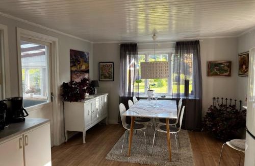Lappe House | Nice red cottage near the lake Hjalmaren and Vingaker
