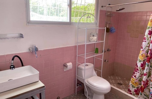 Managua Bed & Breakfast | Nice room overlooking the lake, in the heart of Managua.