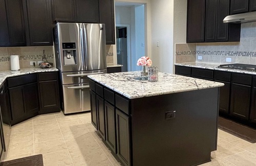 Clodine House | NICE Spacious Modern Home & Beautiful Kitchen; Ms. Pac Man Arcade Game; Foosball
