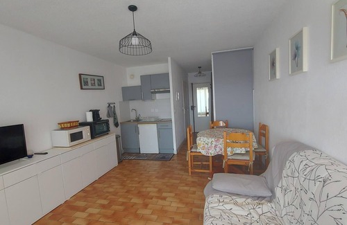 Carnon-Plage Apartment | Nice studio furnished cabin in Carnon, sea view