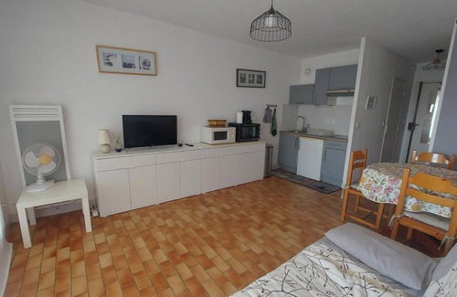 Carnon-Plage Apartment | Nice studio furnished cabin in Carnon, sea view