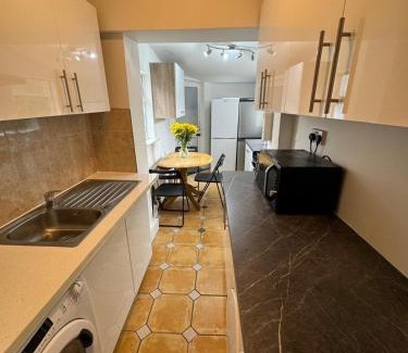 Glasnevin House | Nice Triple Room at 2 Iveragh Rd-7