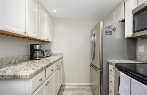 Paradise Valley Village Condo | Nicely appointed condo on the golf course and running/biking path!