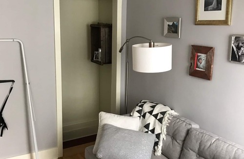 The Danforth Apartment | Nicely appointed, quiet private apartment 100 M from the Danforth