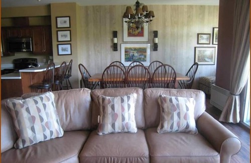 Mont-Tremblant Village Ski Chalet | Nicely Decorated Cozy 5BR Spacious Townhouse