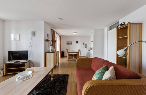 Municipality of Hellevoetsluis Apartment | Nicely furnished 4-pers. apartment with unique harbor view located at Cape Helius holiday park.