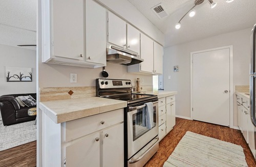 Balcones Terrace House | Nicely Updated 1200sf 2br/2ba in Excellent Location!