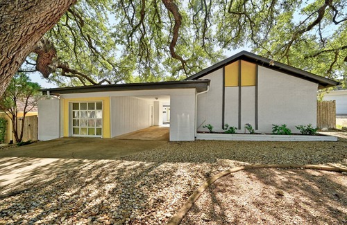 Balcones Terrace House | Nicely Updated 1200sf 2br/2ba in Excellent Location!