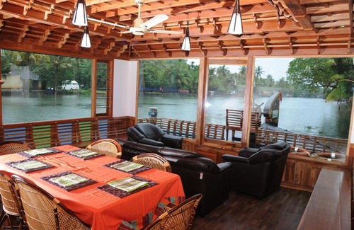 Kumarakom Boat Rental | Niche Stays Luxury Houseboats