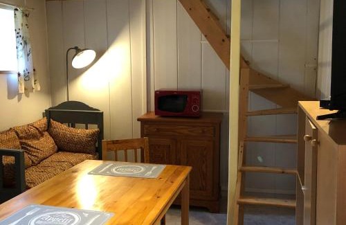 Asnieres sur Vegre House | Nid Douillet pour 2 à Asnières-sur-Vègre, Petite Cité de Caractère - FR-1-410-317