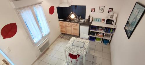 Madeleine-Champ de Mars Apartment | NID DU MASSE AVEC PARKING