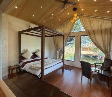 Sudarbal Cabin | Nigeen Vista Lakeside Chalet