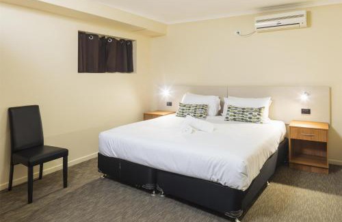 Earlville Hotel | Nightcap At Balaclava Hotel