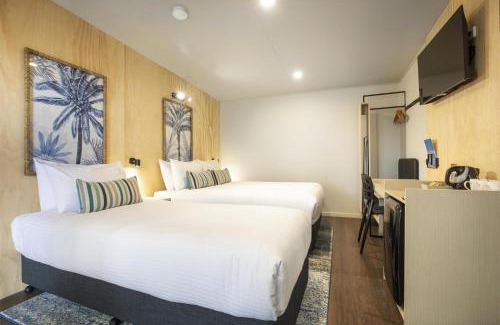 Cardwell Hotel | Nightcap at Marine Hotel Cardwell