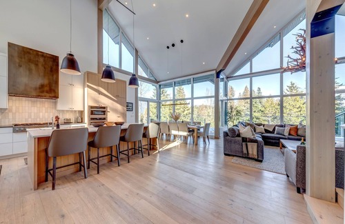 Blueberry Hill House | Nighthawk 3343 - Stunning Views, Private Hot Tub, Recently Renovated, Gas Fireplace