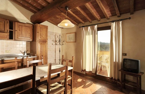 San Donato in Fronzano Apartment | Nightingale Farm Three-room apartment sleeps 5