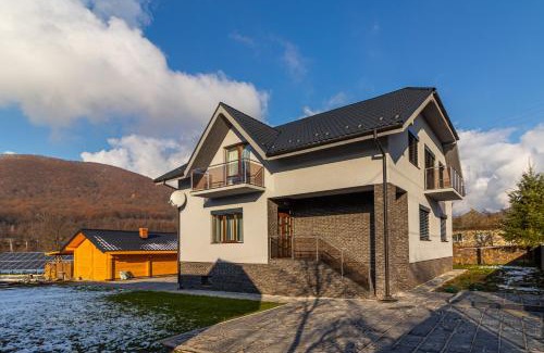 Serednye House | Nikol