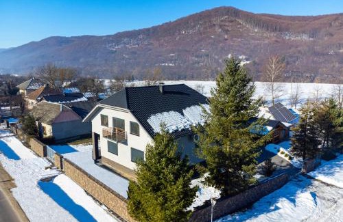 Serednye House | Nikol