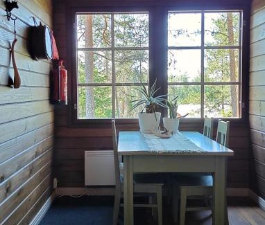 Merikarvia Ski Chalet | Nikolain tupa, vanha hirsitalo
