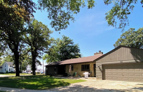 Clear Lake House | Nine Tree Corner - 2 minute walk to Lake Time Brewery or to Central Gardens