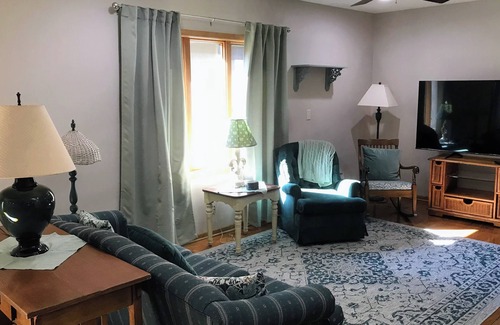 Clear Lake House | Nine Tree Corner - 2 minute walk to Lake Time Brewery or to Central Gardens
