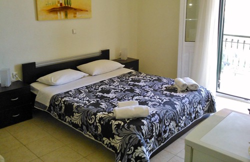 Assos House | Niriides Double Room in Asos Kefalonia 8