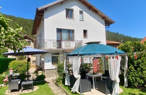 Beli Iskar House | Niya Guest House