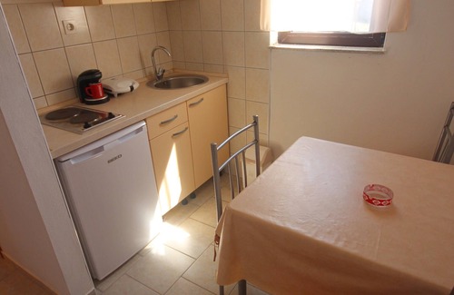 Rtina Apartment | Njaco - Traditional One Bedroom Apartment with Balcony and Sea View