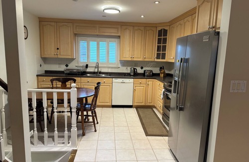 St. Catharines House | Njoukwe Empire Suite 1