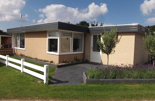 Sint Maartenszee House | Luxury modern bungalow near the dunes and beach. Free WIFI.