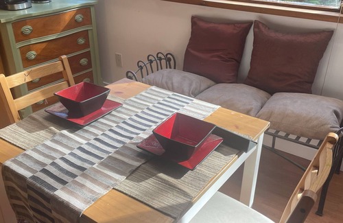 West Vancouver Apartment | nNested in beautiful south facing garden studio available for rent