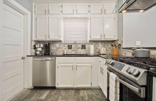 Miller House | nNew Bungalow by State Fairgrounds & Downtown OKC!