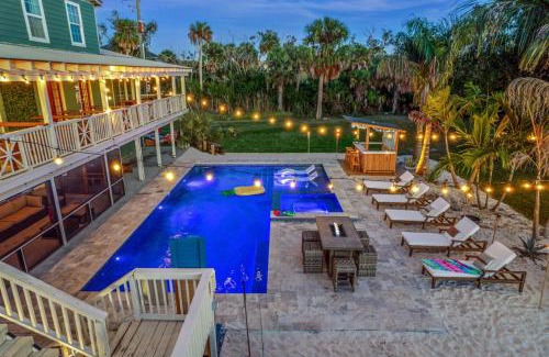 Tampa Villa | No 1 Largest Tampa Private Compound, 11BR Sleeps 40
